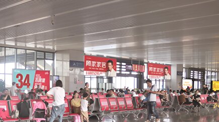 第一户外传媒-台州西站一楼检票口两侧灯箱
