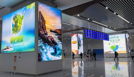 深圳第一户外传媒-台州站到达层出站厅四面方柱灯箱