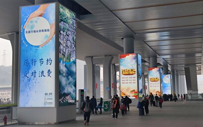 深圳第一户外传媒-台州站到达层四方柱灯箱