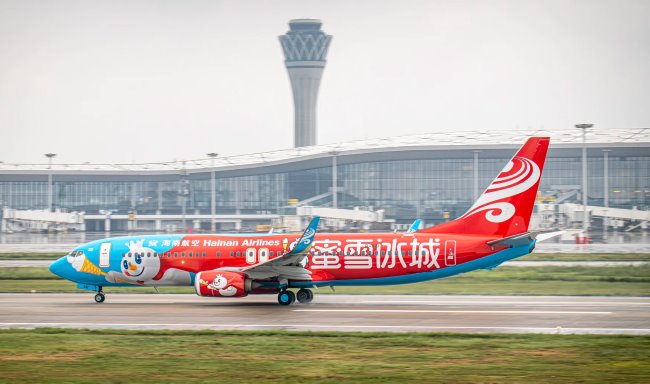 海南航空机身广告大红色蜜雪冰城案例图