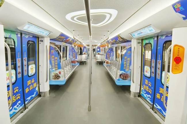 温州地铁海蓝色主题内包车广告实拍图 