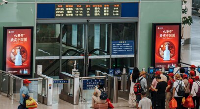 第一户外传媒-南昌西站候车室刷屏机广告