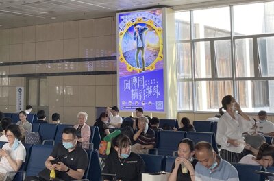 深圳第一户外传媒有限公司-上海站候车厅立柱灯箱