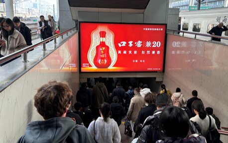 深圳第一户外传媒有限公司-上海站出站通道楣头灯箱