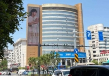 西安北大街竖屏LED媒体观察：借力演唱会经济打造城市级事件营销