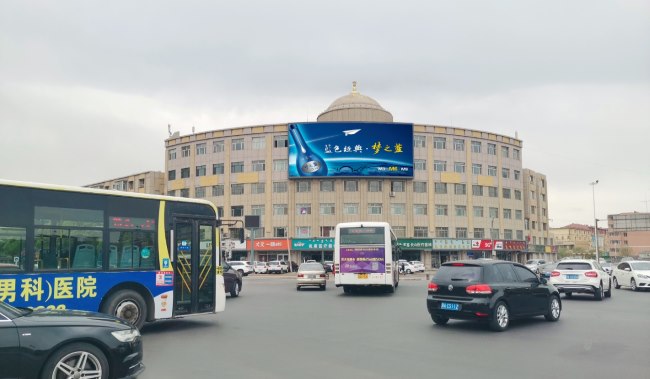 呼和浩特车站西街LED广告案例图 