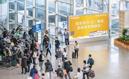 深圳第一户外传媒有限公司-广州南站出发层东落客进站大厅电梯两侧落地灯箱