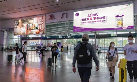 深圳第一户外传媒有限公司-广州南站到达层东出站口上方墙面灯箱