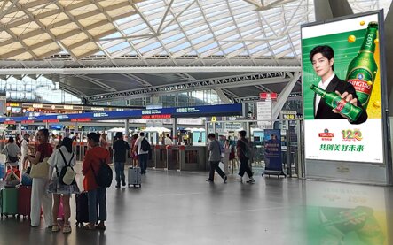 深圳第一户外传媒有限公司-广州南站三层东安检口立式灯箱