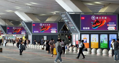 深圳第一户外传媒有限公司-深圳北站东广场进站口数字灯箱