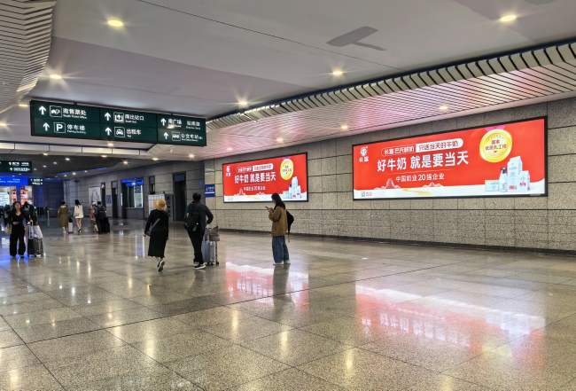 厦门站出站通道与出站大厅衔接处闸机口实景图