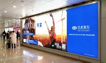 深圳第一户外传媒有限公司-北京首都机场T2国内到达行李厅墙体灯箱 深圳第一户外传媒有限公司-北京首都机场T2国内到达行李厅墙体灯箱