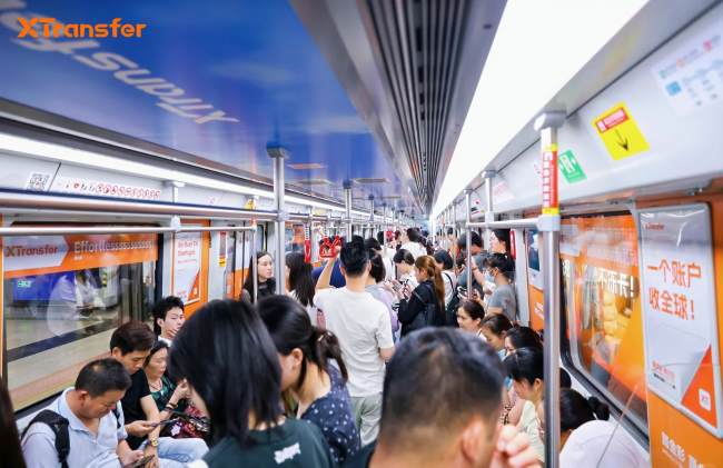 广州地铁广交会内包车创意广告案例实拍图 