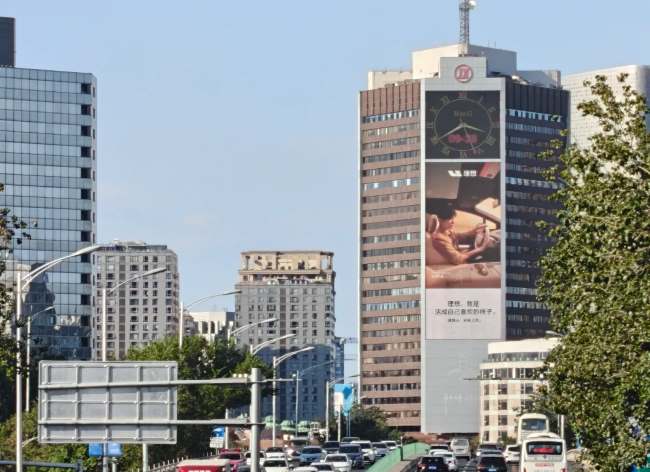 一线城市北京京信大厦汽车广告发布案例实拍图