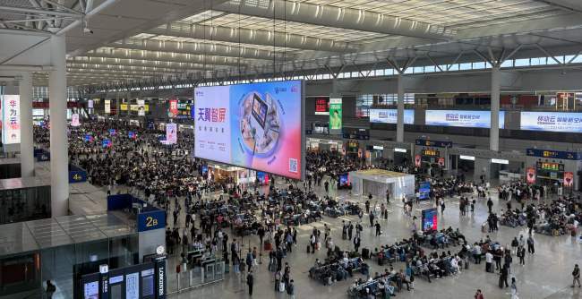 2026年一季度户外广告TOP10行业-软件网站（上海虹桥高铁站案例）