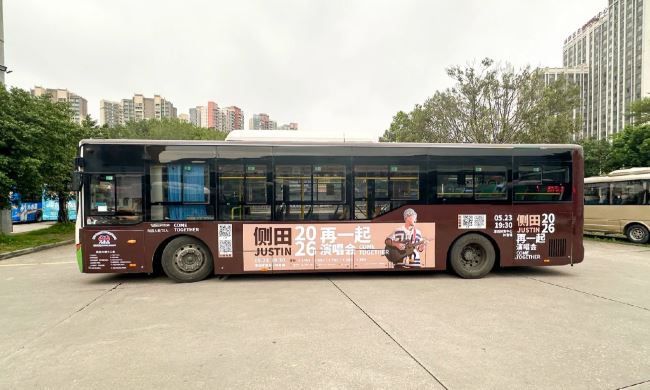 清远公交车宇通客车10.5米长的公交车身广告实拍图