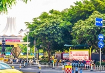南宁献血主题公交车候车亭广告：全城公益传播案例