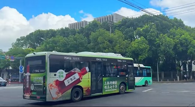 余姚公交外车身广告本地杨梅酒案例图