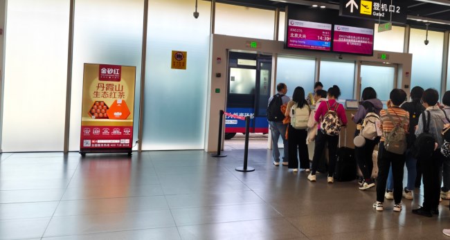 佛山机场电子刷屏机广告:覆盖值机安检登机到达全流程