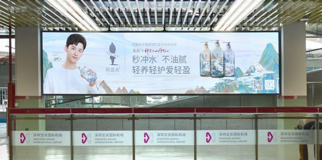 深圳宝安机场机场航站楼室内停车场双面灯箱广告