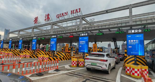 广深沿江高速收费站如君收费239万元，图为深圳段前海收费站站前实拍图