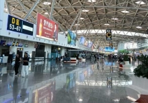 济南青岛机场出发大厅灯箱广告:高空大屏白酒品牌投放案例