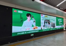 沈阳地铁中街站青年大街奥体中心广告案例,LED大屏+墙面灯箱