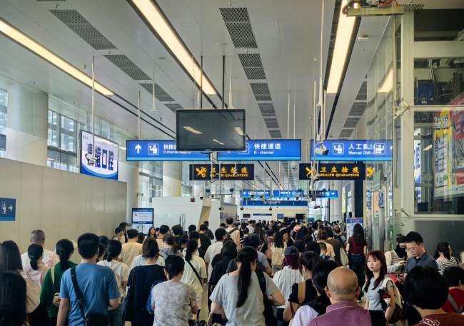 2025深圳口岸出入境2.74亿人次，口岸广告覆盖全国最忙通道
