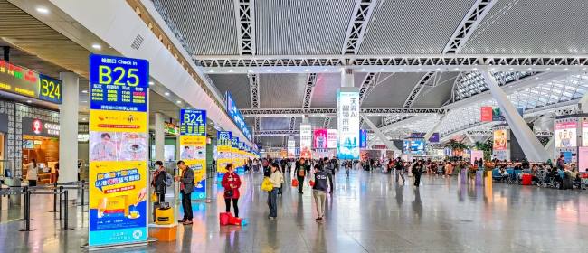 图为广州南站三层候车大厅检票口普通工作日客流场景图